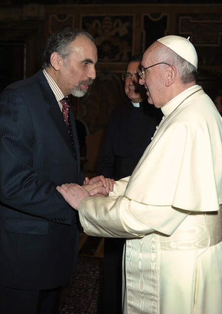 Mustapha Chérif avec le Pape François 1er (photo DR)