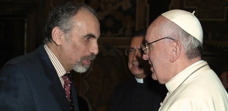Le pape François, ici avec l'Algérien Mustapha Chérif, lance un appel de paix et d'apaisement (photo DR)