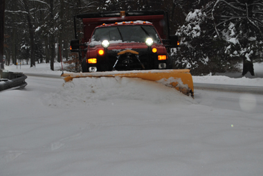 Les services de voirie débordés par l'importance des chute de neige (photo Dahmane Soudani)