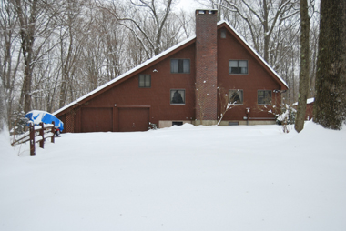 Les habitations assiégées par la neige (photo Dahmane Soudani)