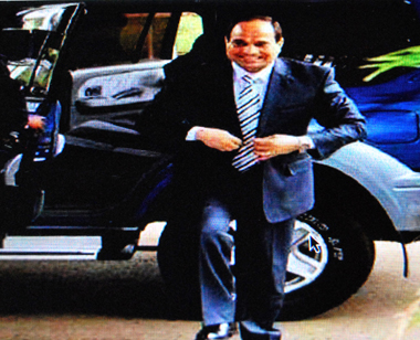 Le maréchal al-Sissi endosse la tenue civile (photo d’écran site al-Ahram)