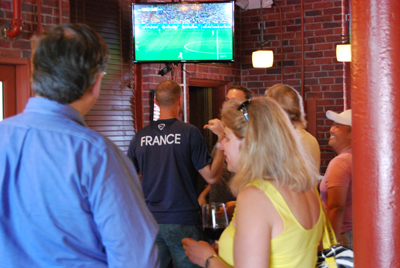 Les supporters en quête du but qui mettrait le feu aux poudres, en vain (photo Dahmane Soudani)