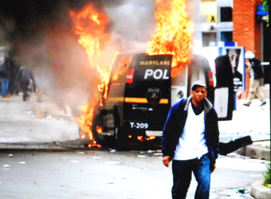 La police dans le collimateur des émeutiers  (pht écran-DR)