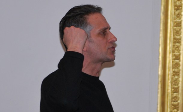 Paul Bloomfield se creuse la tête pour montrer les sentiers du bonheur (photo Dahmane Soudani)