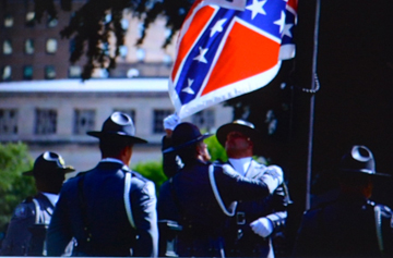 Porteur d’une symbolique d’un autre âge, le drapeau des Confédérés a été retiré (photo écran-DS)