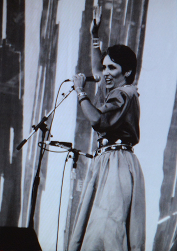 Joan-Baez--écran-DR)-1
